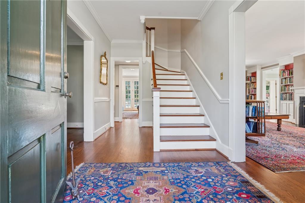 890 W Wesley Road NW