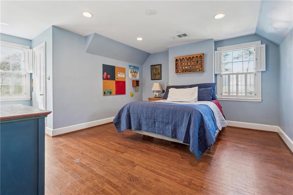 890 W Wesley Road NW