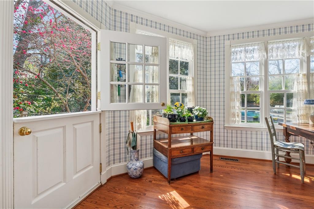 890 W Wesley Road NW