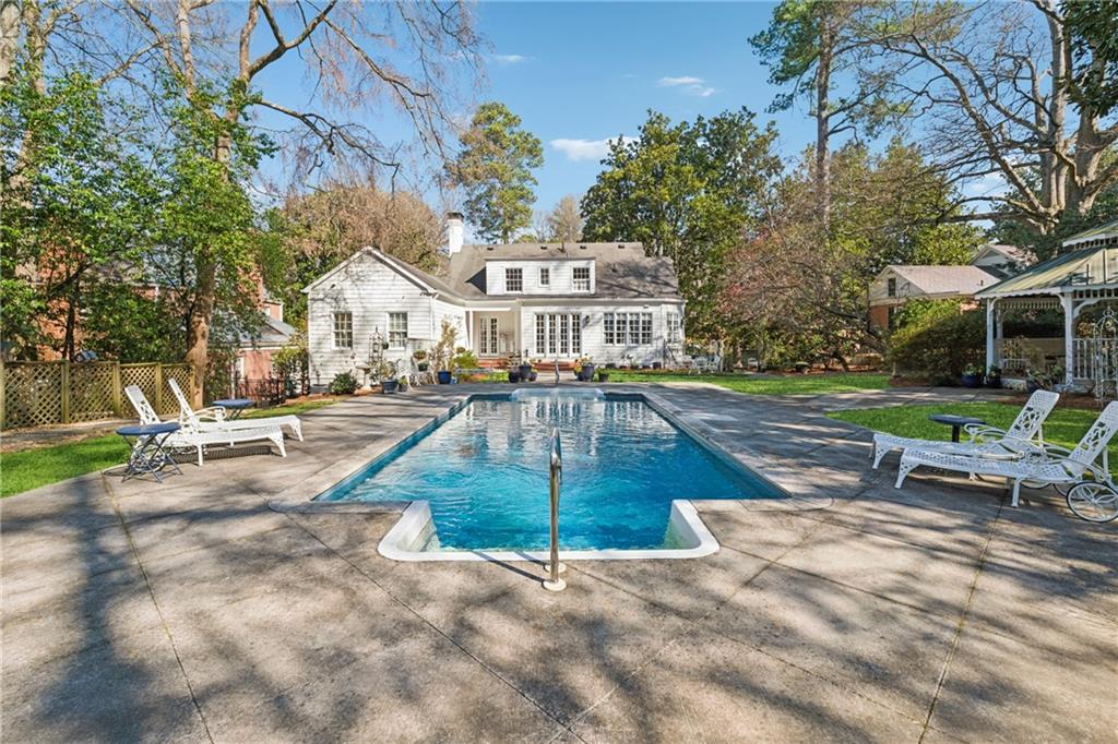 890 W Wesley Road NW