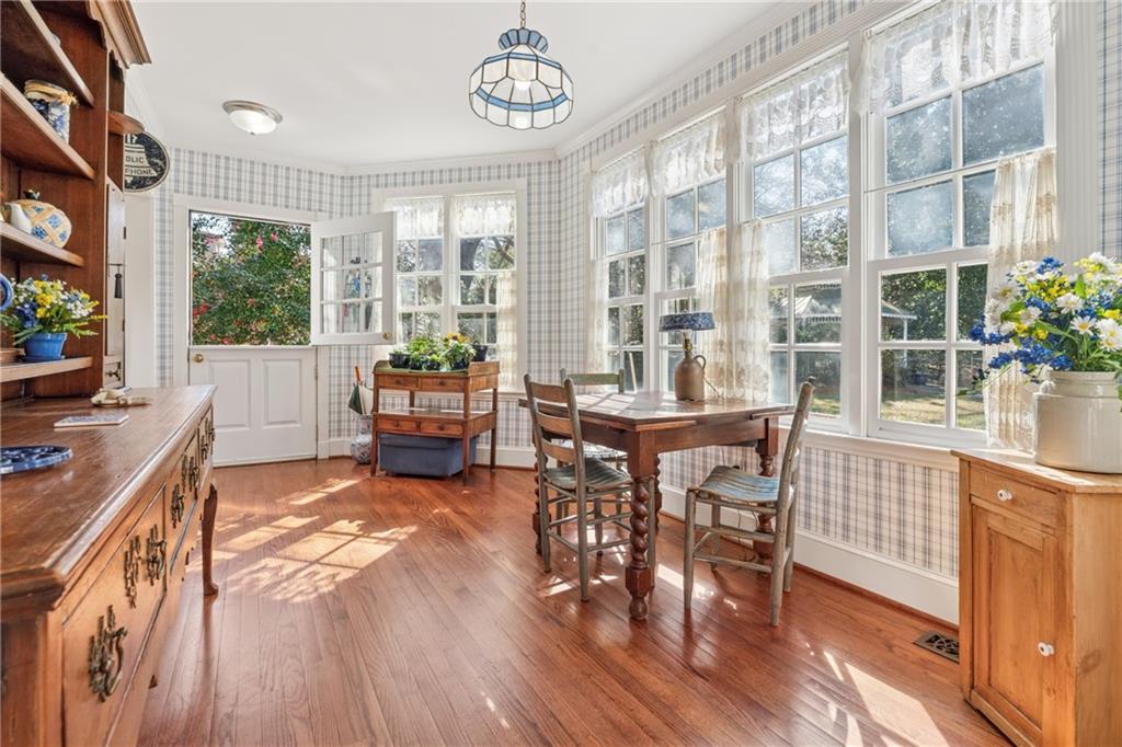 890 W Wesley Road NW