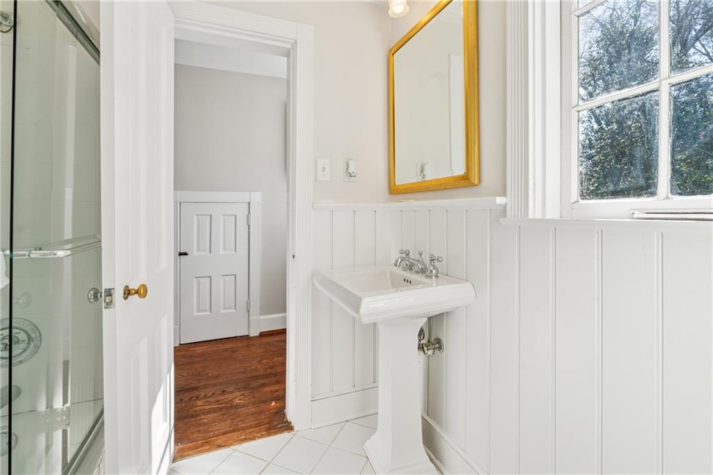 890 W Wesley Road NW