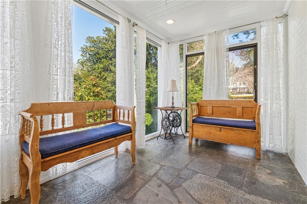 890 W Wesley Road NW