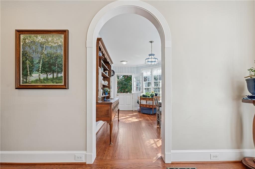 890 W Wesley Road NW