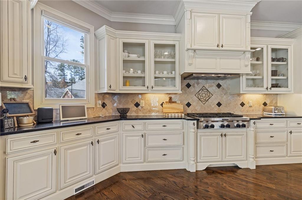 2814 Adams Oaks Lane