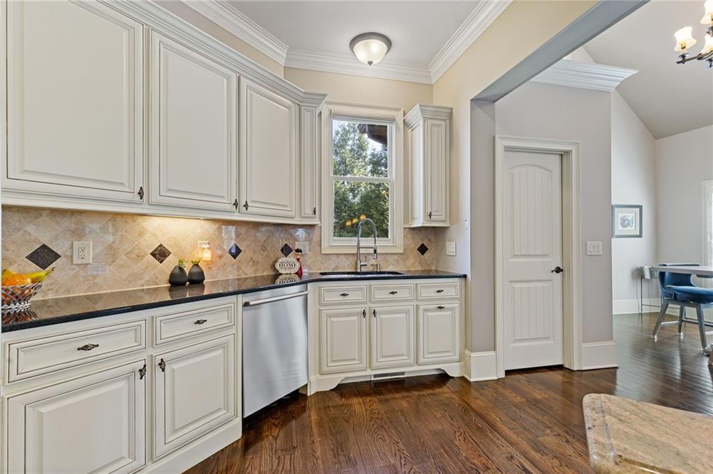 2814 Adams Oaks Lane