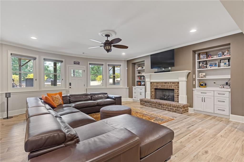 2814 Adams Oaks Lane