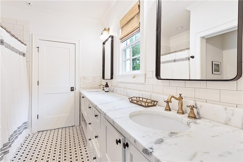 891 Glenbrook Drive NW