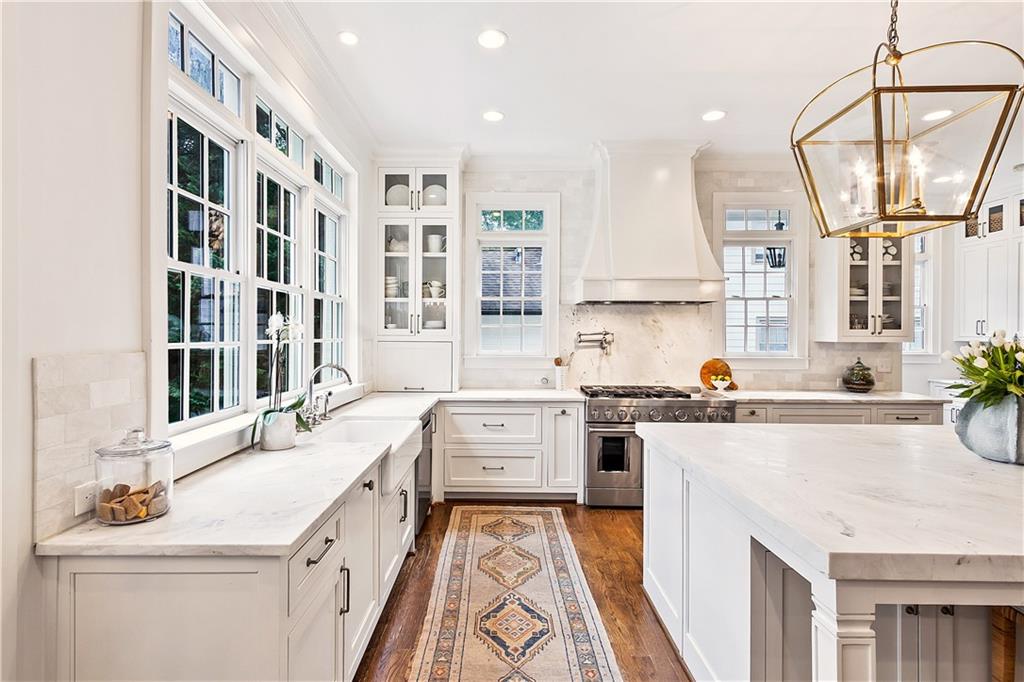 891 Glenbrook Drive NW