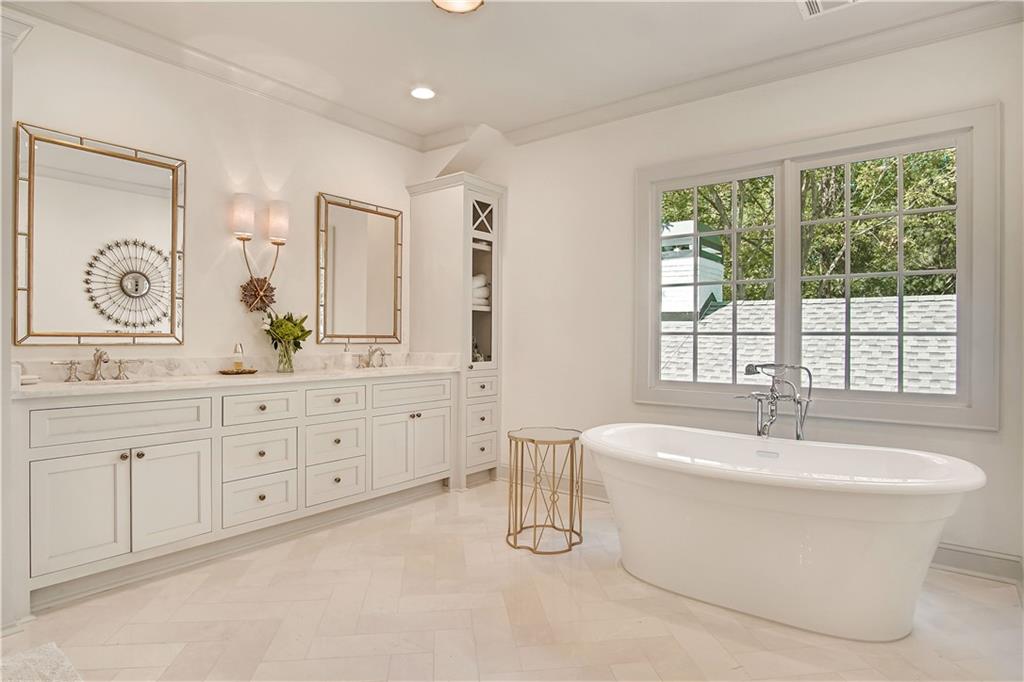 891 Glenbrook Drive NW