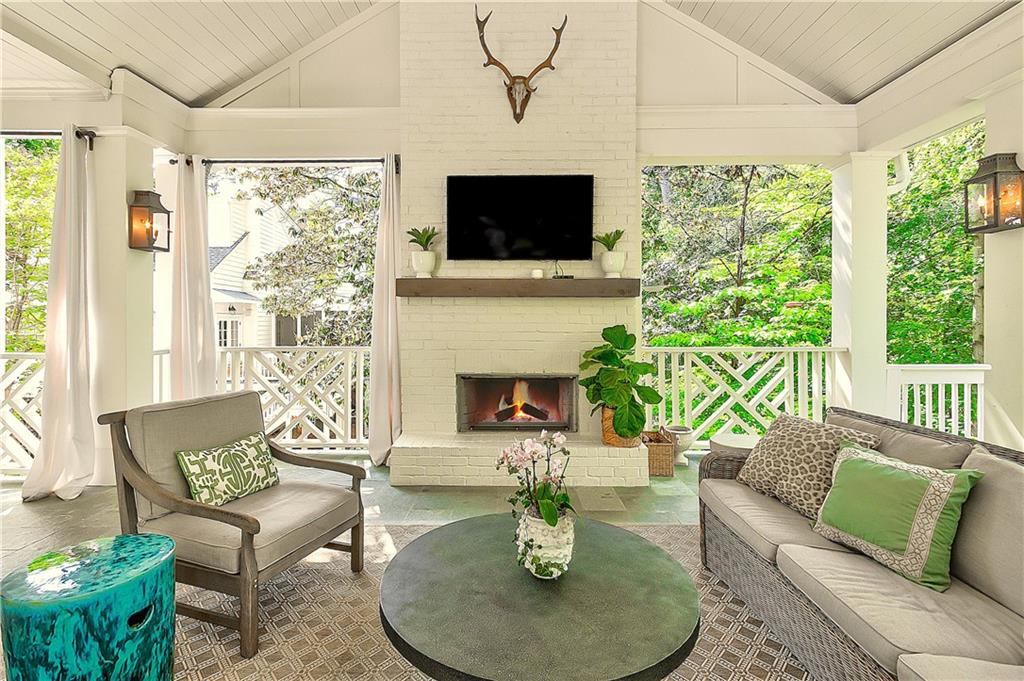 891 Glenbrook Drive NW