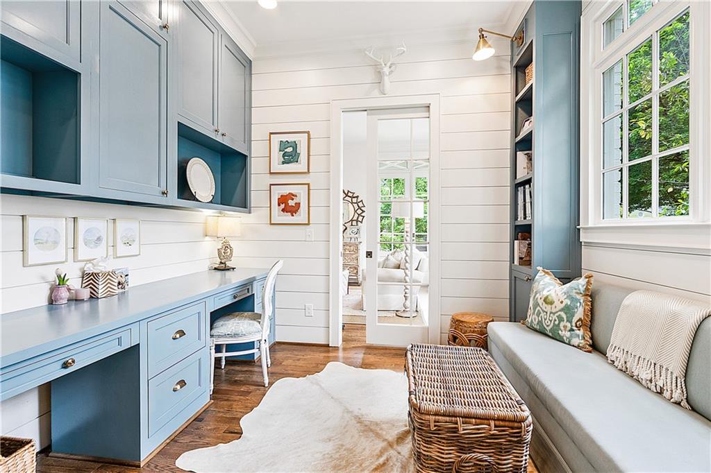 891 Glenbrook Drive NW