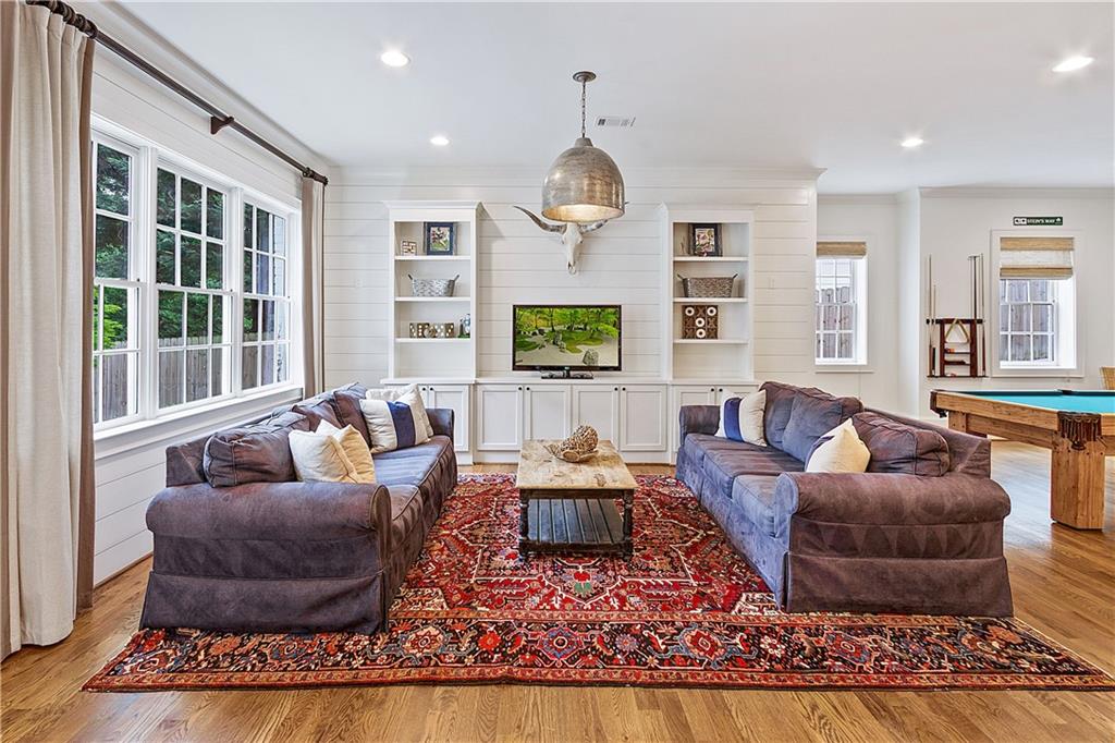 891 Glenbrook Drive NW