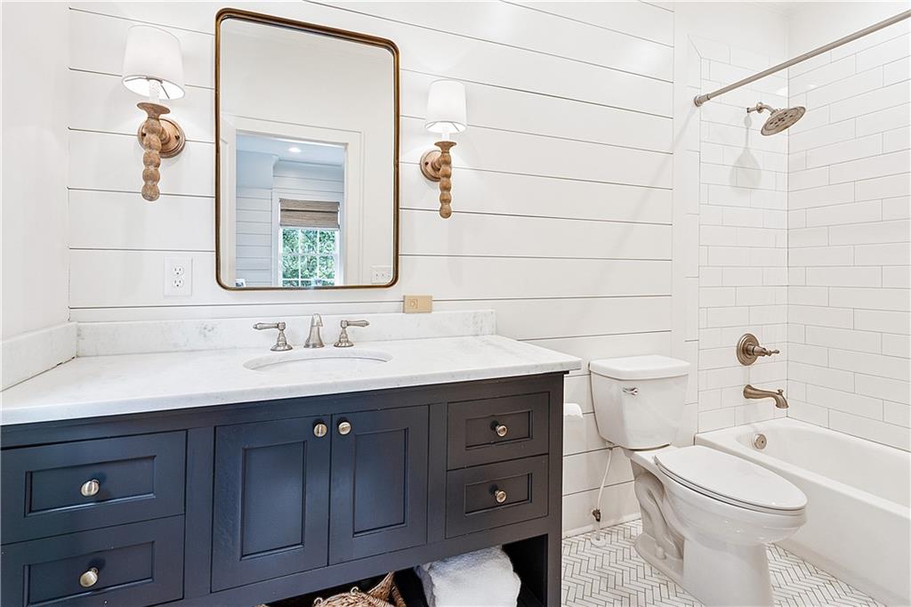 891 Glenbrook Drive NW