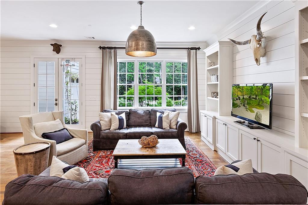 891 Glenbrook Drive NW