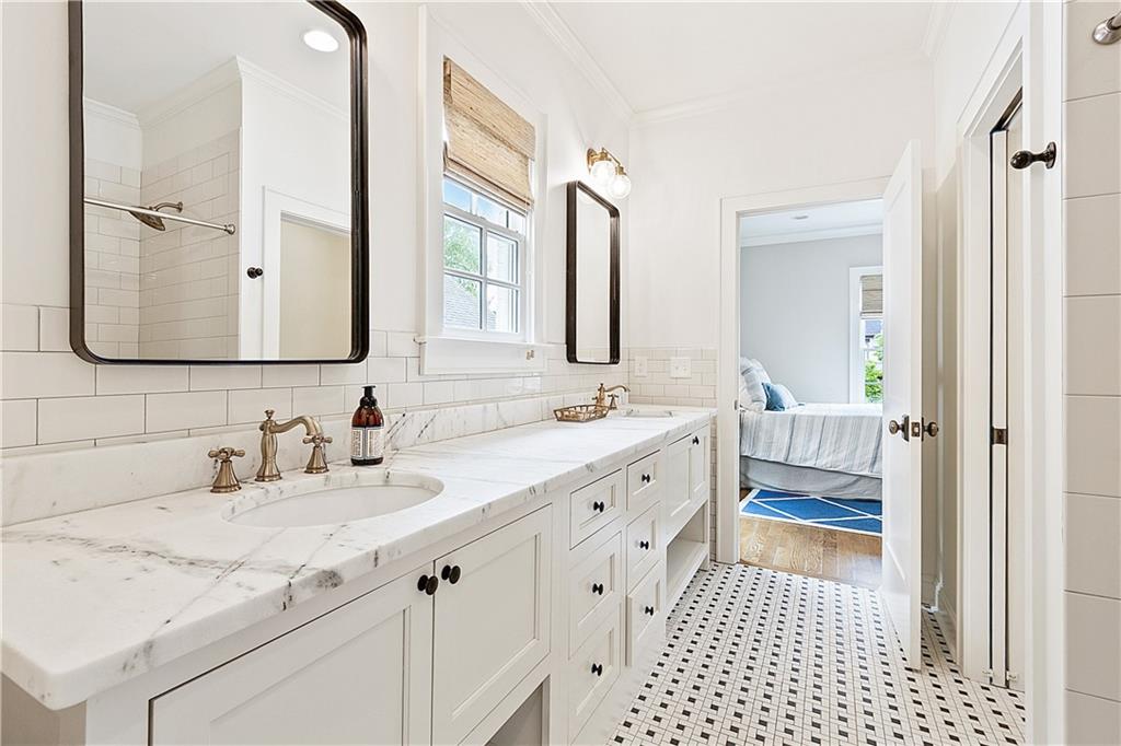 891 Glenbrook Drive NW