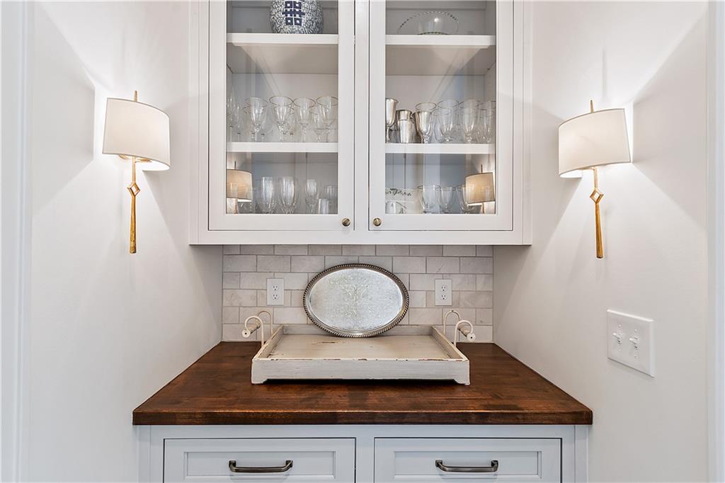 891 Glenbrook Drive NW