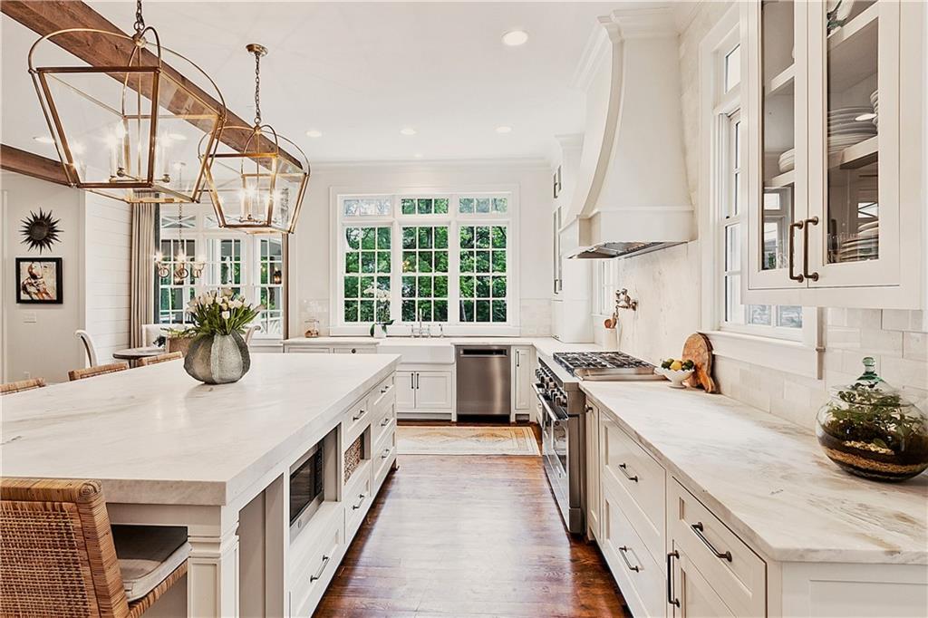 891 Glenbrook Drive NW