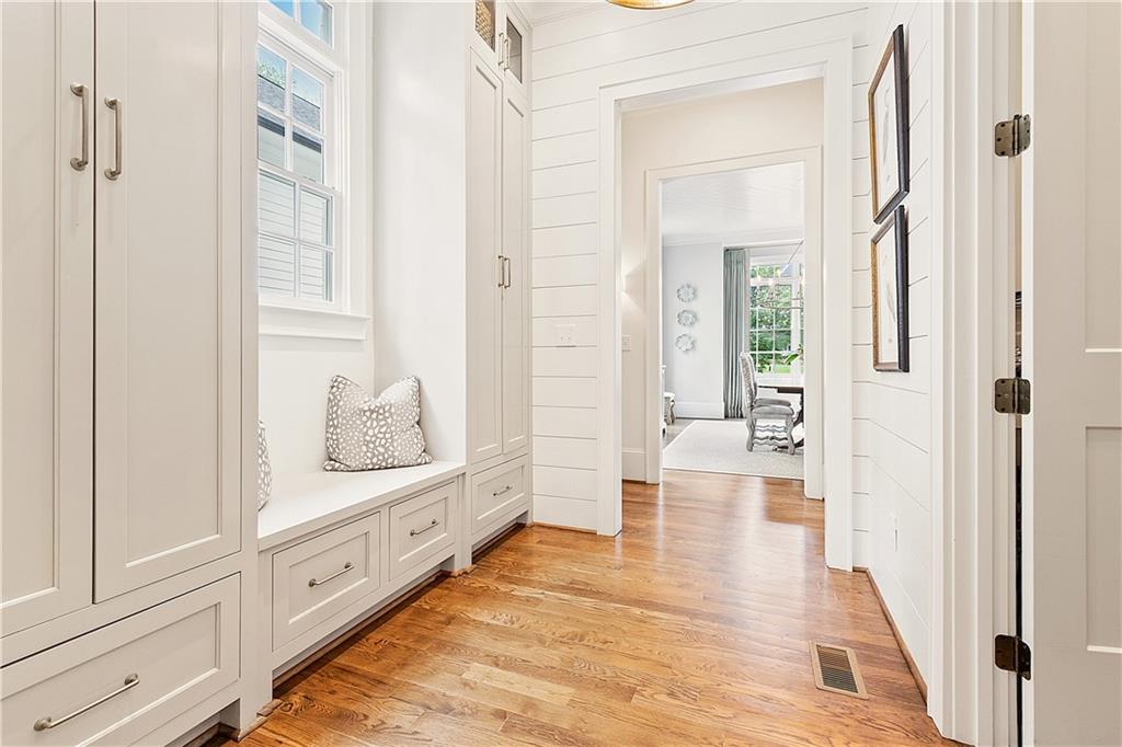 891 Glenbrook Drive NW