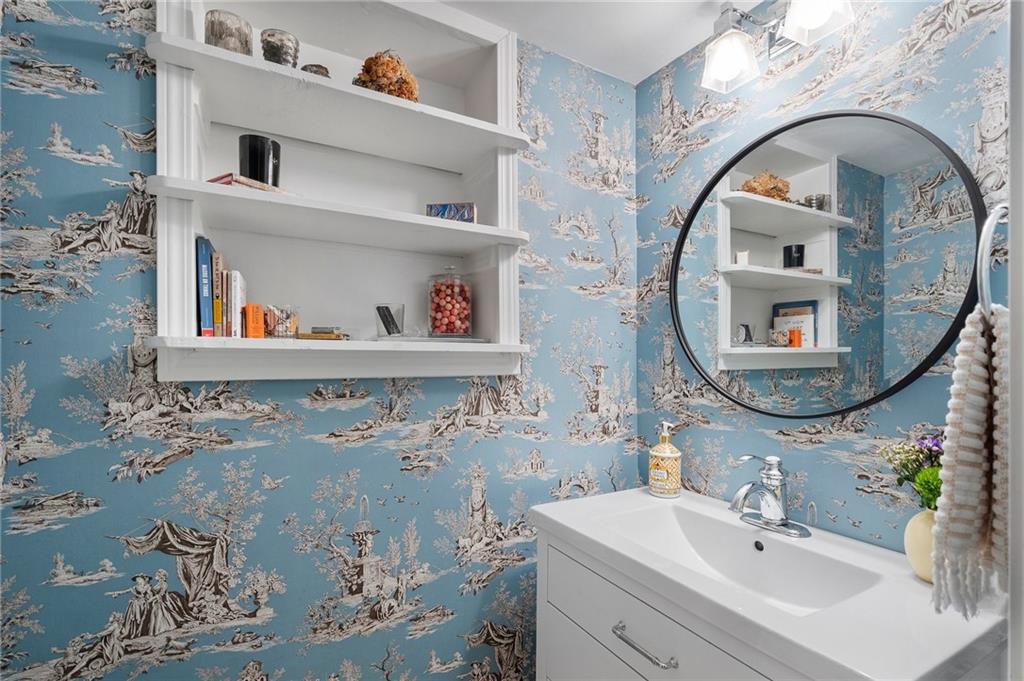 2811 Ridgemore Road NW