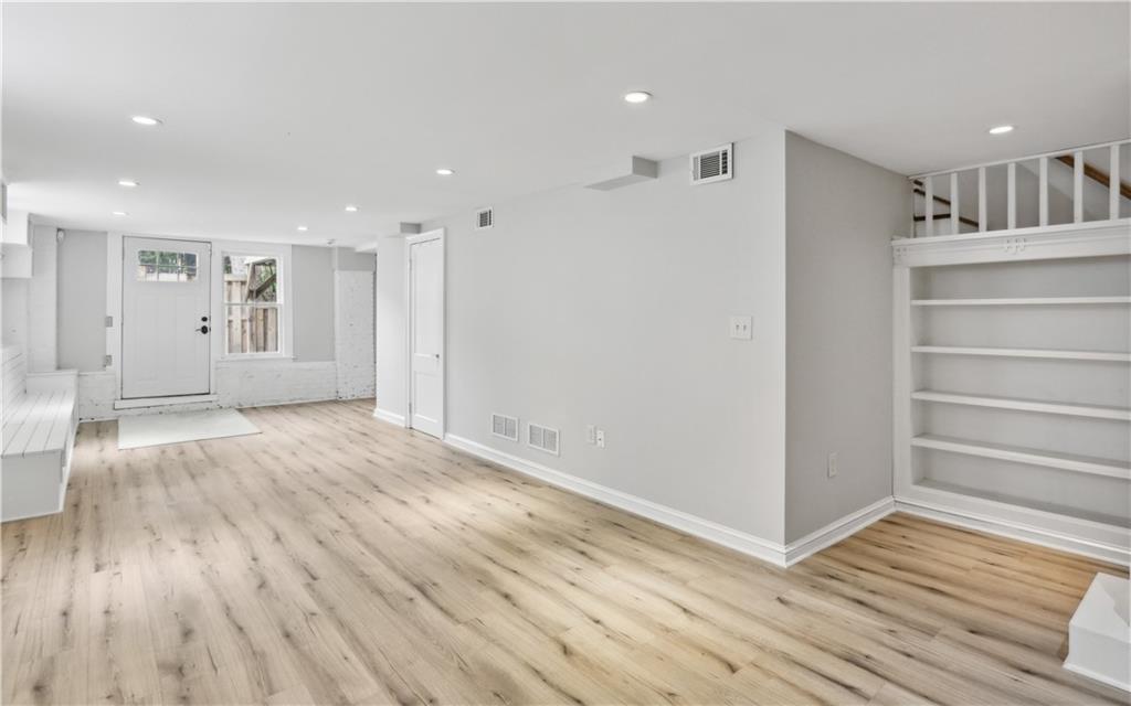 638 Cooledge Avenue NE