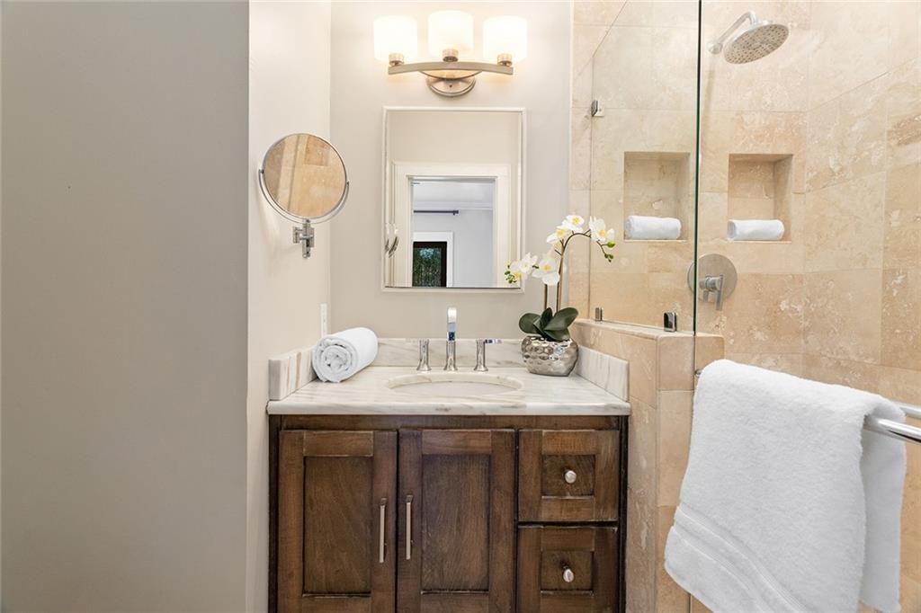 638 Cooledge Avenue NE