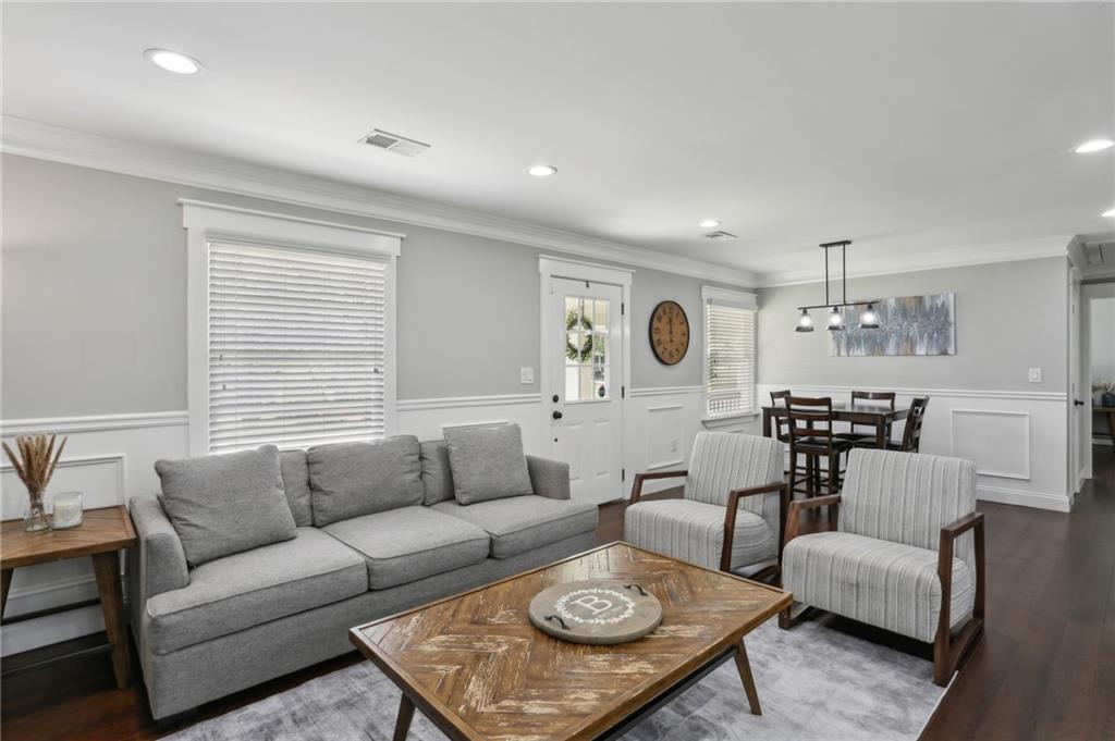 1865 Lochlomand Lane SE