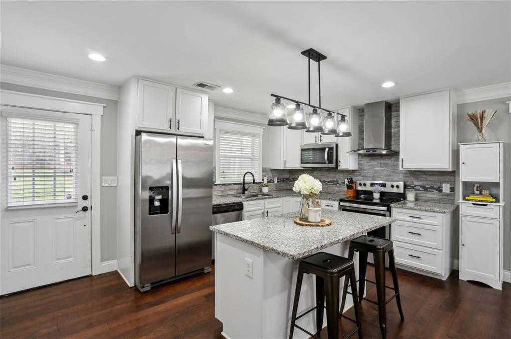 1865 Lochlomand Lane SE