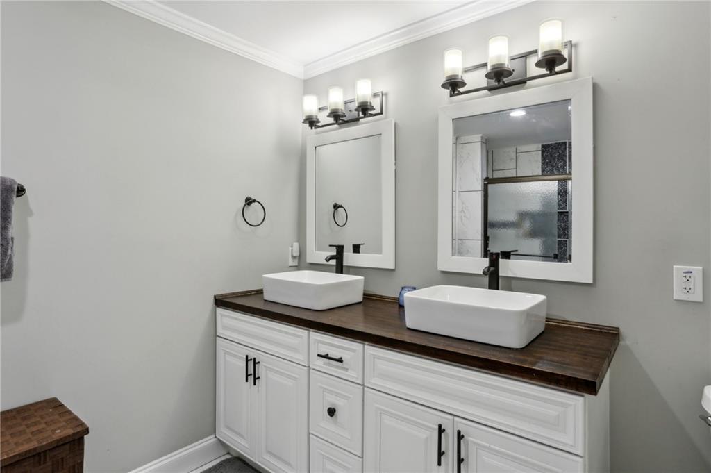 1865 Lochlomand Lane SE