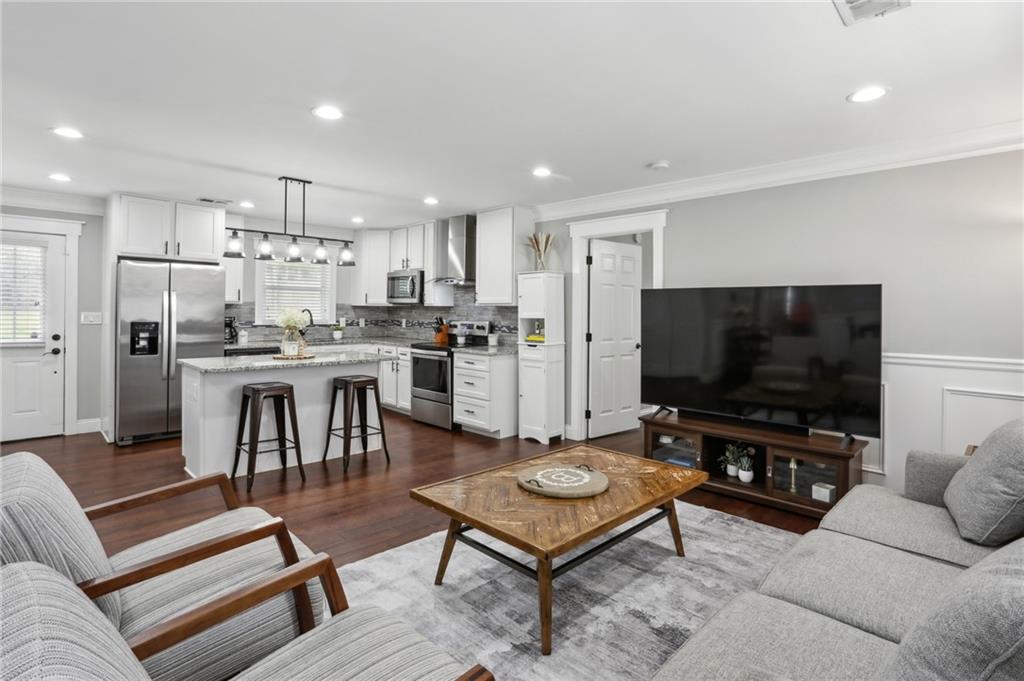 1865 Lochlomand Lane SE