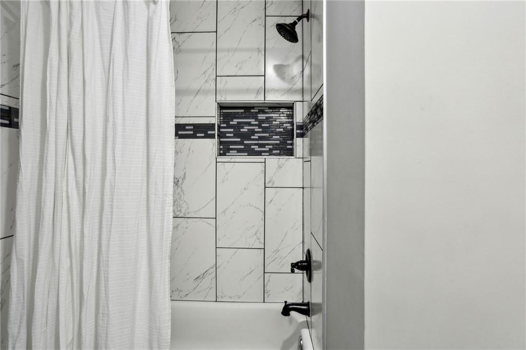 1865 Lochlomand Lane SE