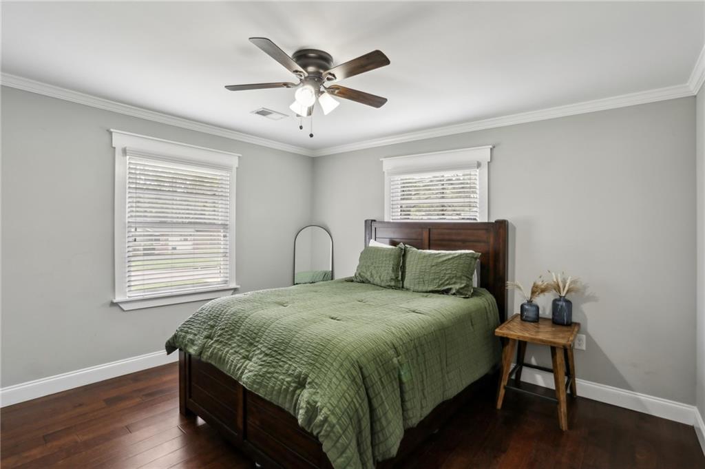 1865 Lochlomand Lane SE