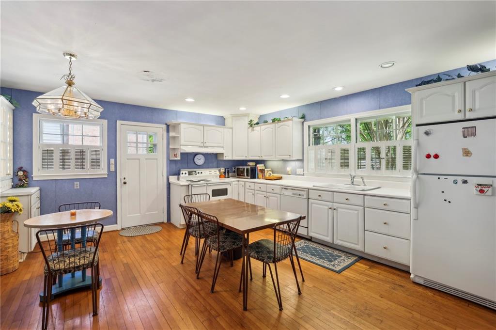 671 Valley Green Drive NE