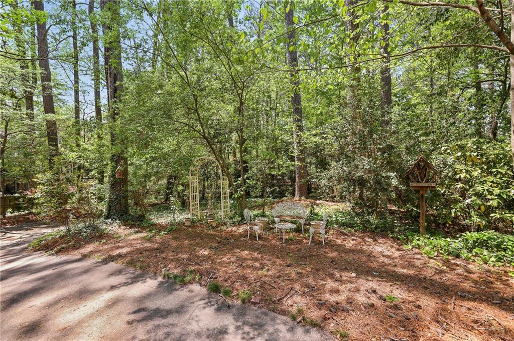 671 Valley Green Drive NE