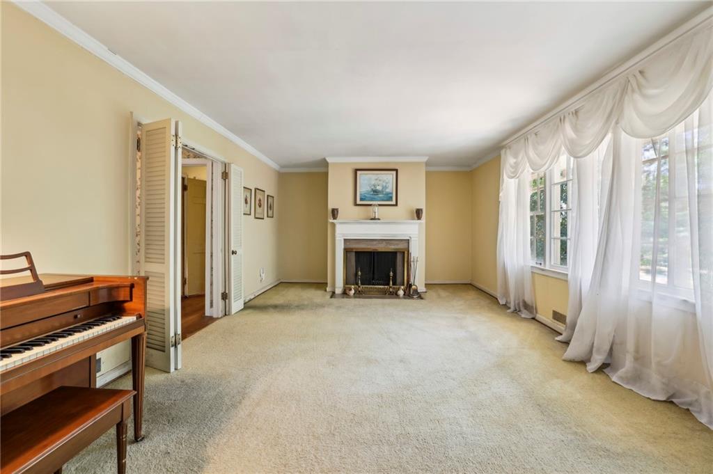 671 Valley Green Drive NE