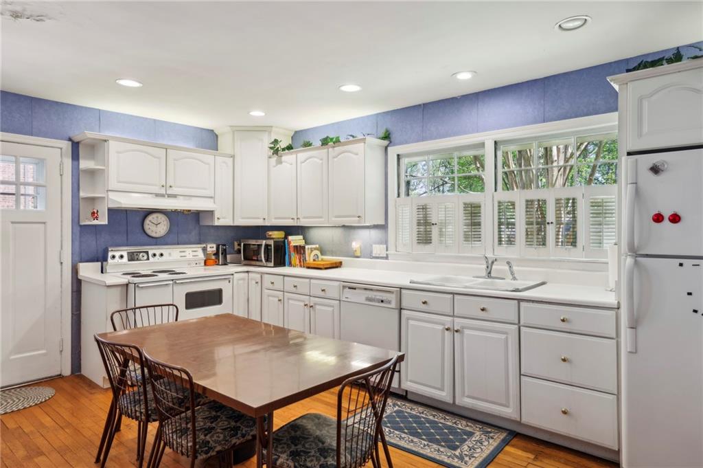 671 Valley Green Drive NE