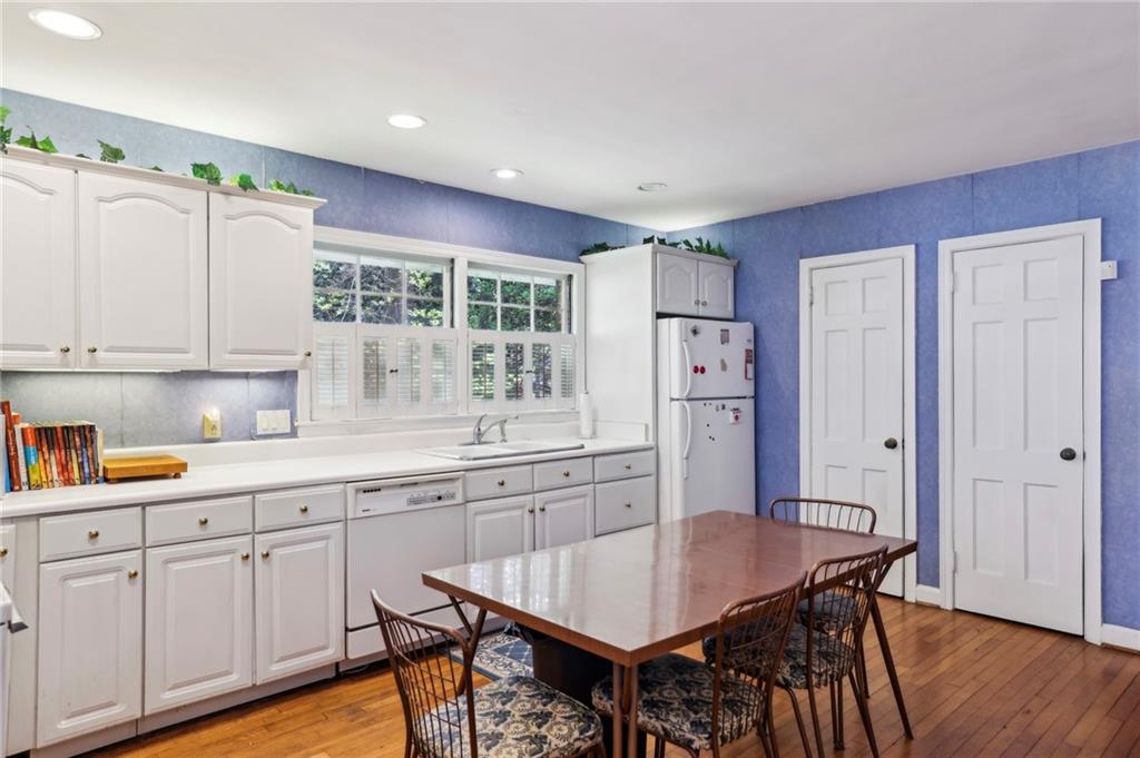 671 Valley Green Drive NE