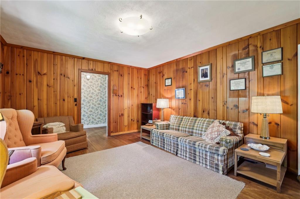 671 Valley Green Drive NE