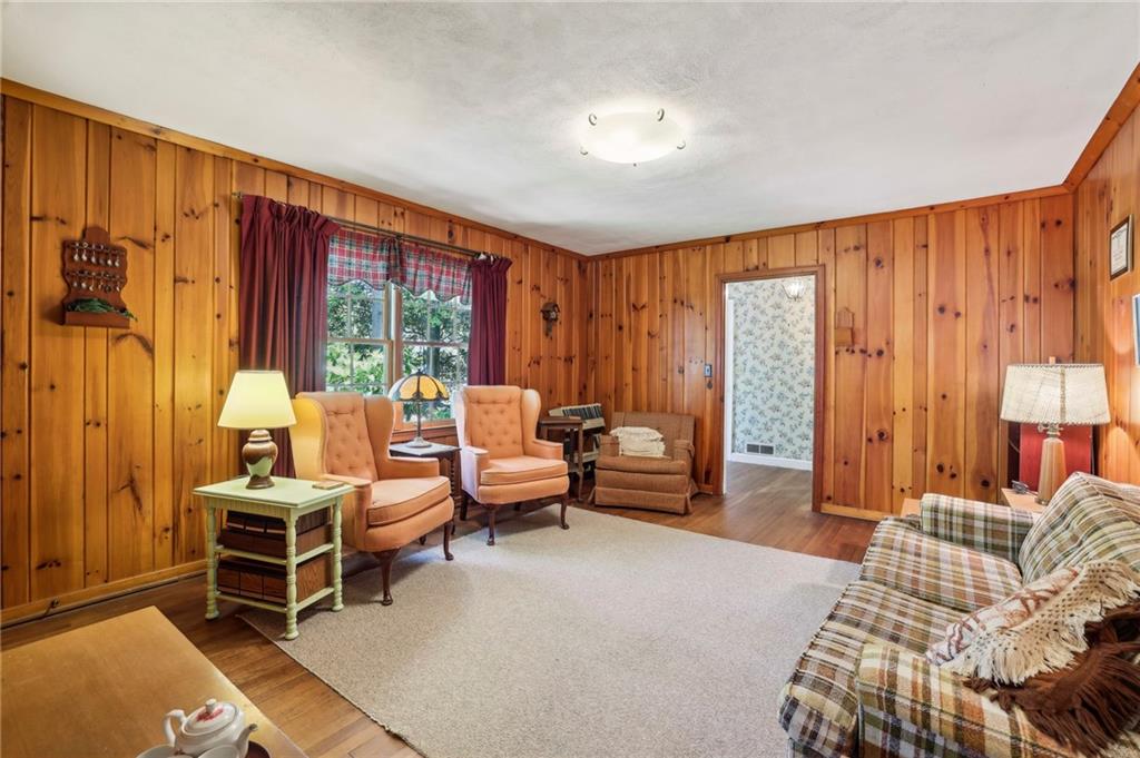 671 Valley Green Drive NE