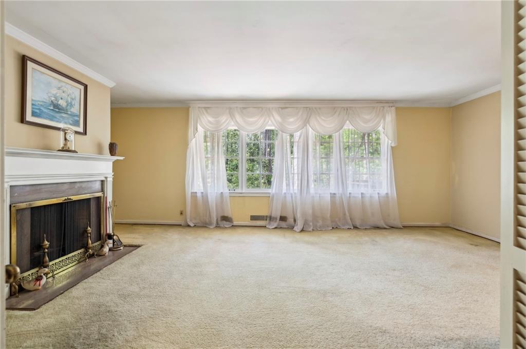 671 Valley Green Drive NE