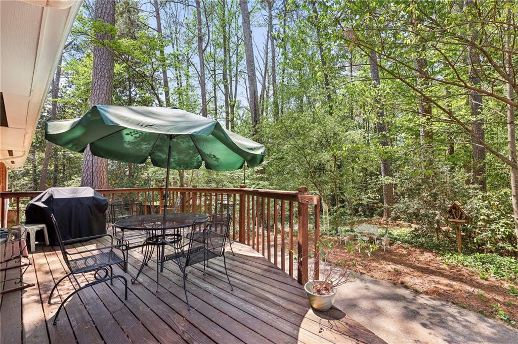 671 Valley Green Drive NE