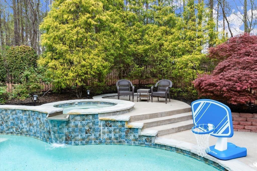 65 Oakhurst Leaf Drive