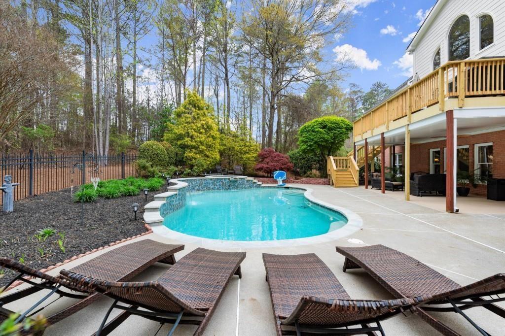 65 Oakhurst Leaf Drive