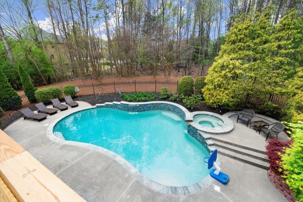 65 Oakhurst Leaf Drive