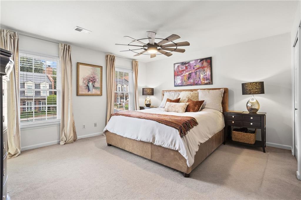 1 James River Place NE