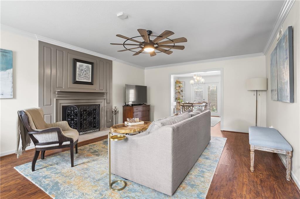 1 James River Place NE