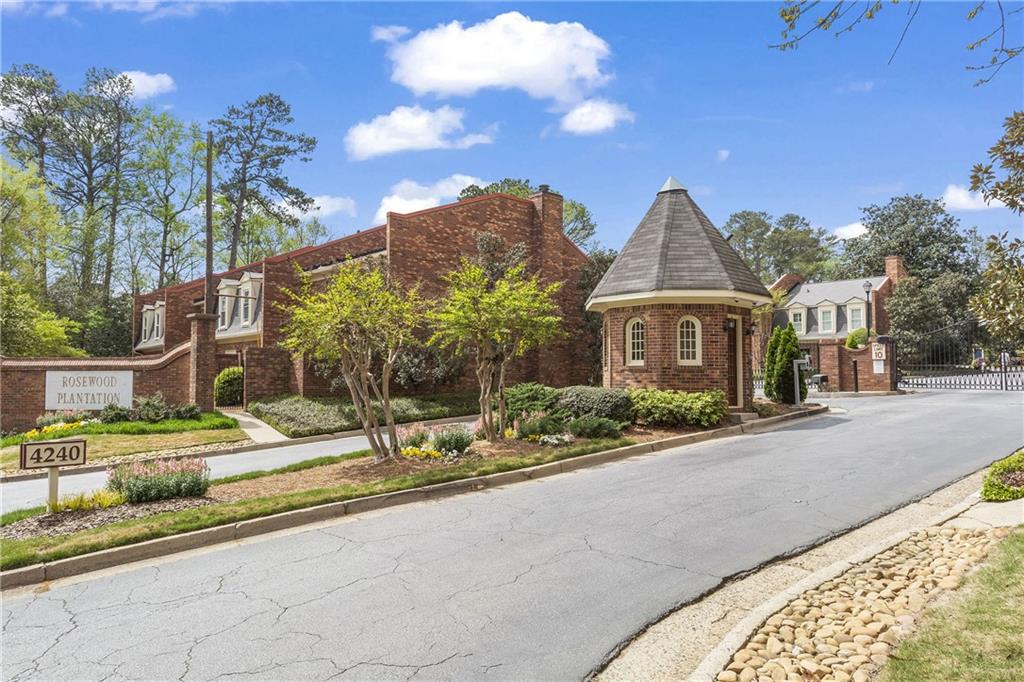 1 James River Place NE