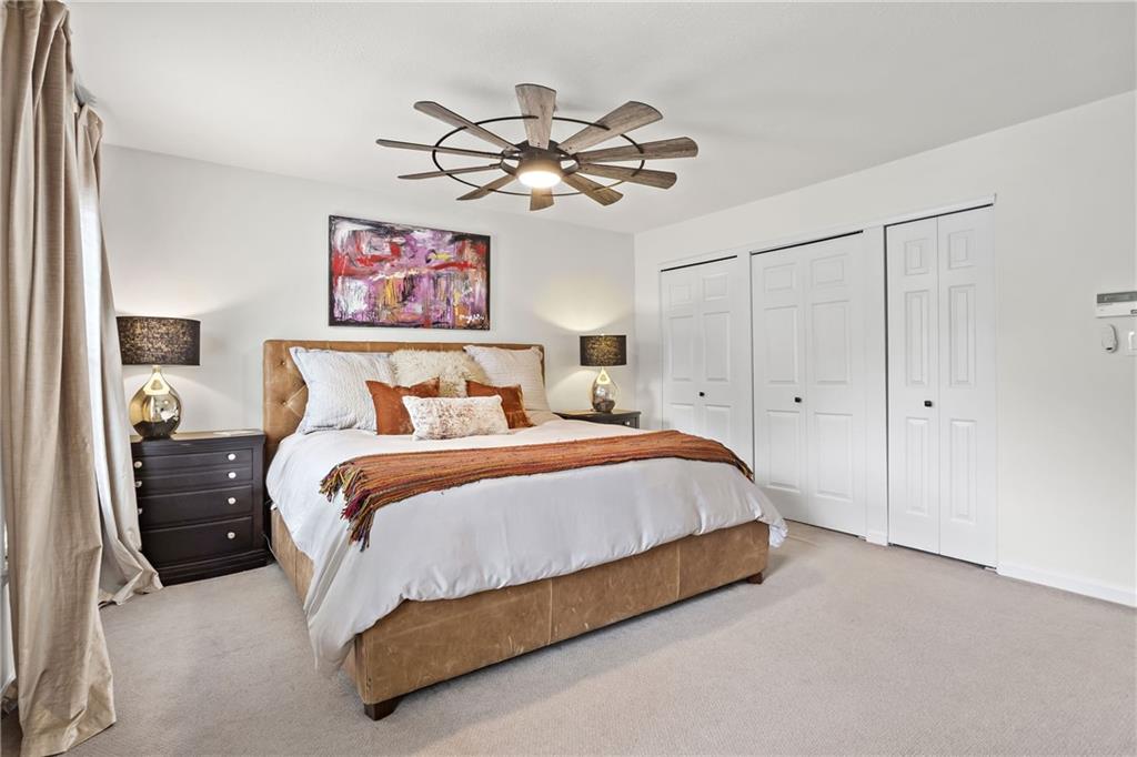 1 James River Place NE