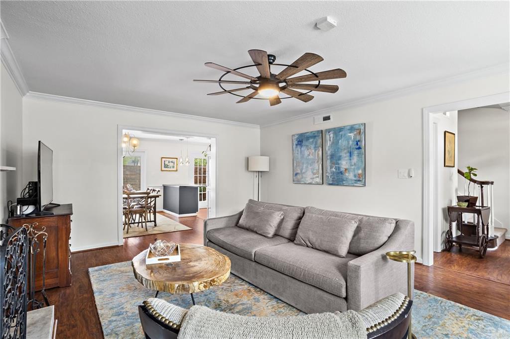1 James River Place NE