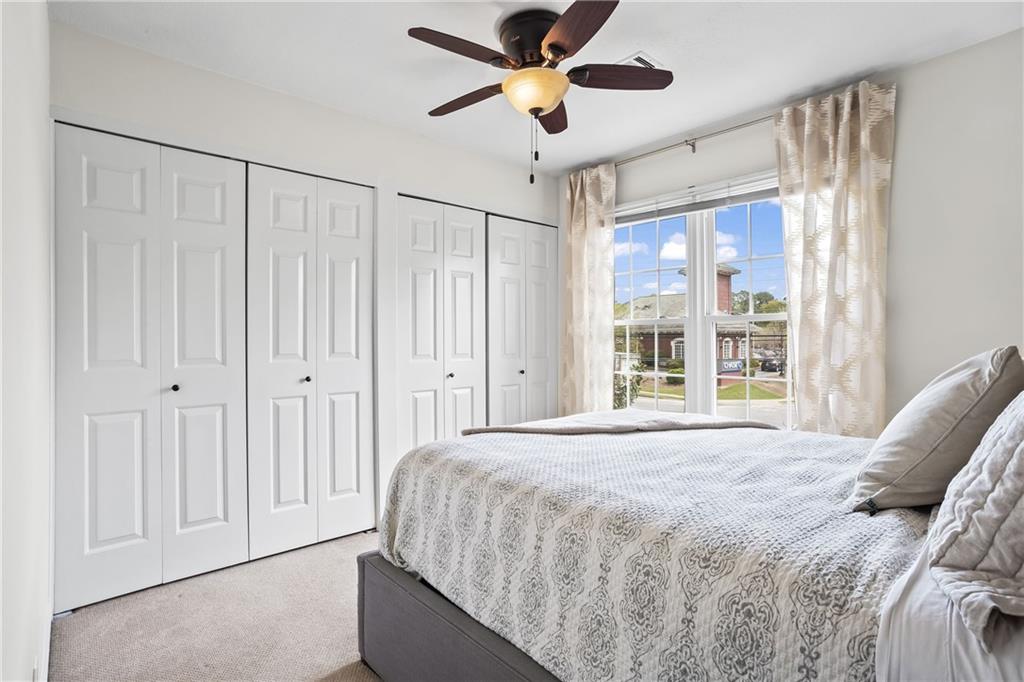 1 James River Place NE